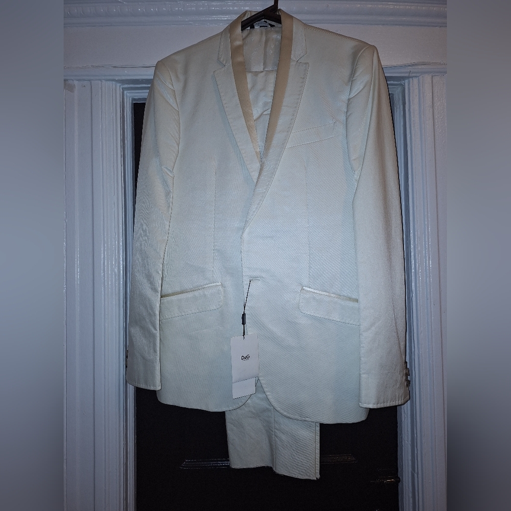 Woman's creme Dolce & Gabbana 2pc pants suit( new w/ tags